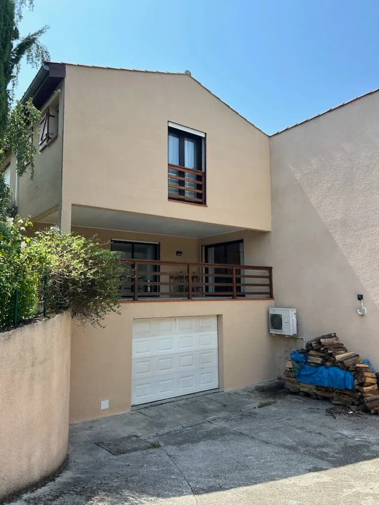 Façade d'une maison repeinte par CTF Bâtiment