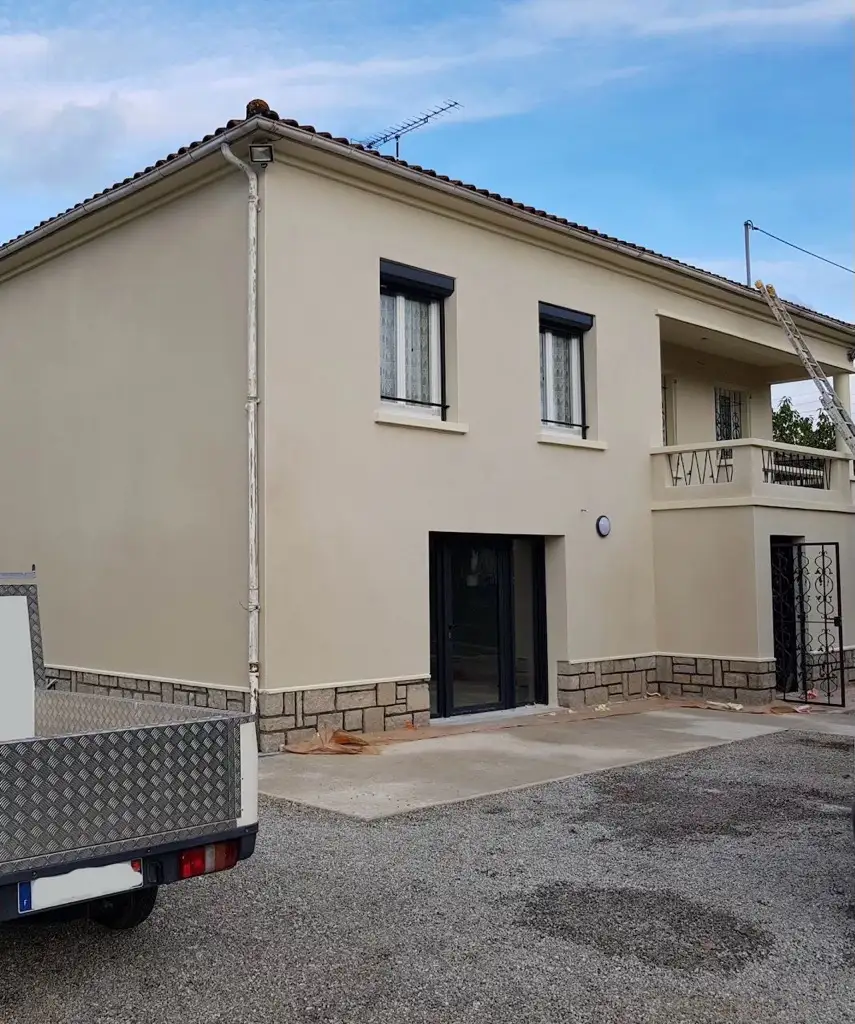 Façade d'une maison après peinture